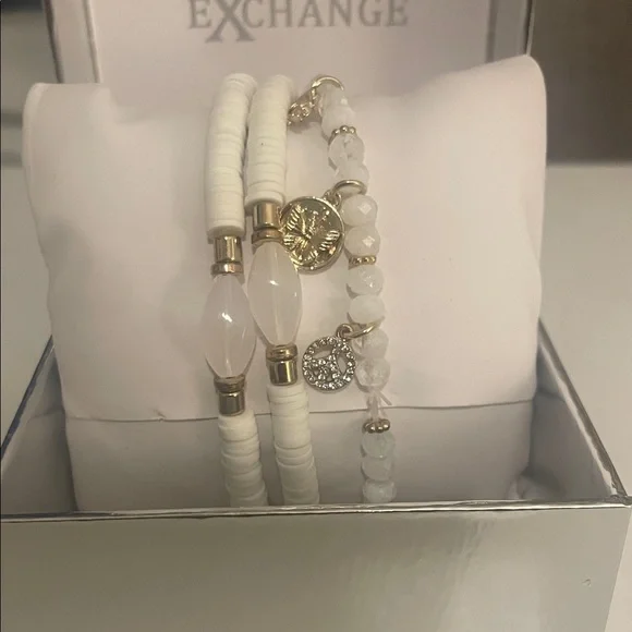 American Exchange White Beaded Stretch Bracelet Set Gold Accents - Picture 1 of 3